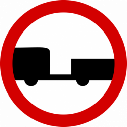 Znak B-7 Zakaz wjazdu pojazdów silnikowych z przyczepą