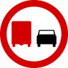 Znak B-26 Zakaz wyprzedzania przez samochody ciężarowe