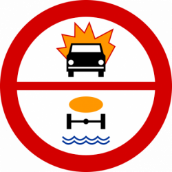 Znak B-13/14 Zakaz wjazdu pojazdów z materiałami wybuchowymi i łatwo zapalnymi oraz które mogą skazić wodę