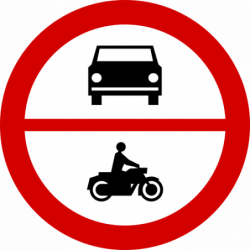 Znak B-3/4 Zakaz wjazdu pojazdów silnikowych oraz motocykli